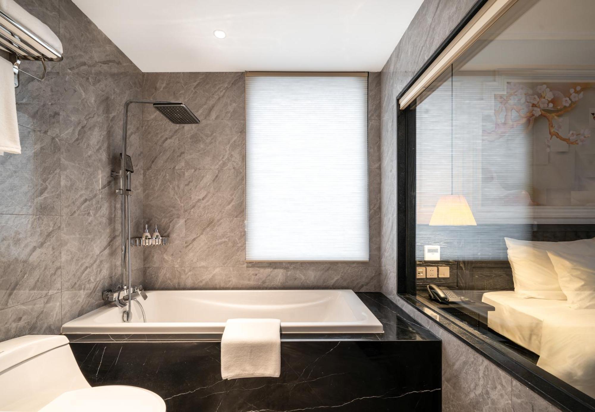 Luxe Paradise Premium Hotel