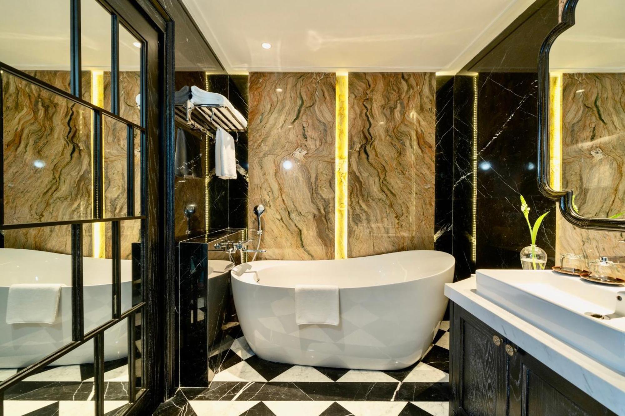 Luxe Paradise Premium 4* Hanoi