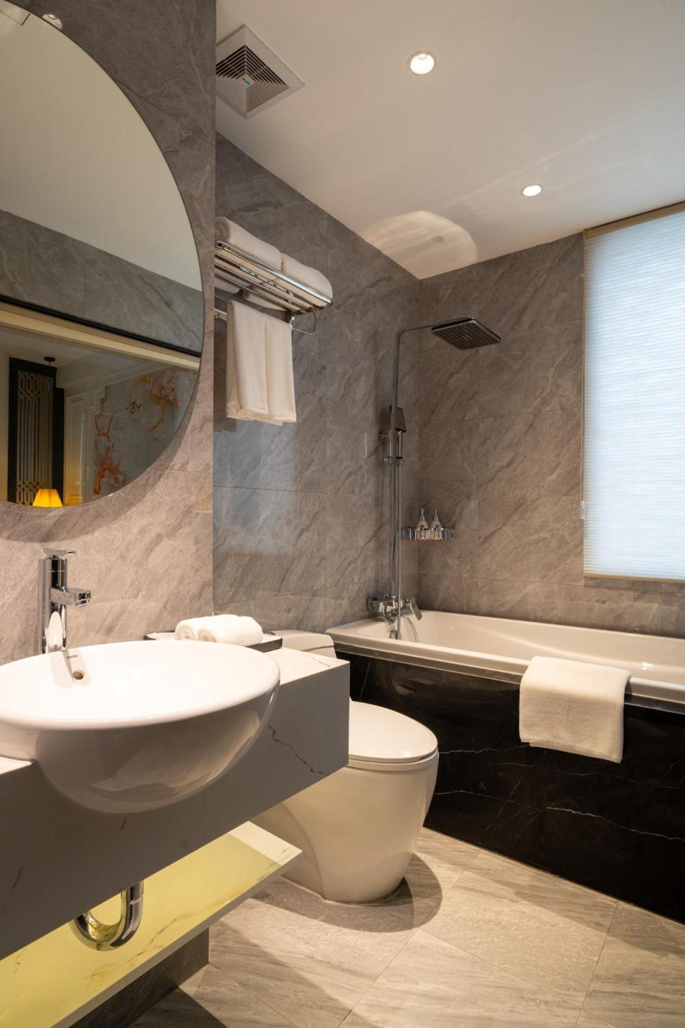 Luxe Paradise Premium 4* Hanoi