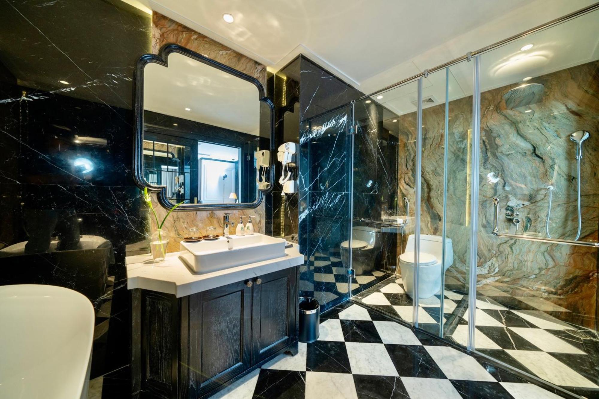Luxe Paradise Premium Hanoi