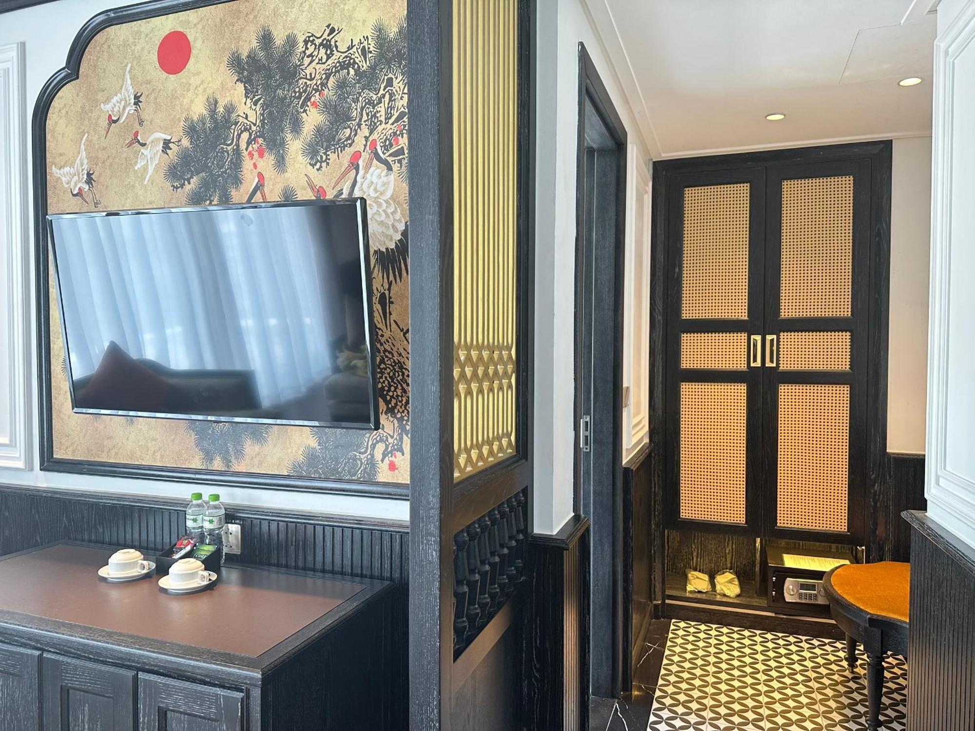 Luxe Paradise Premium Hotel